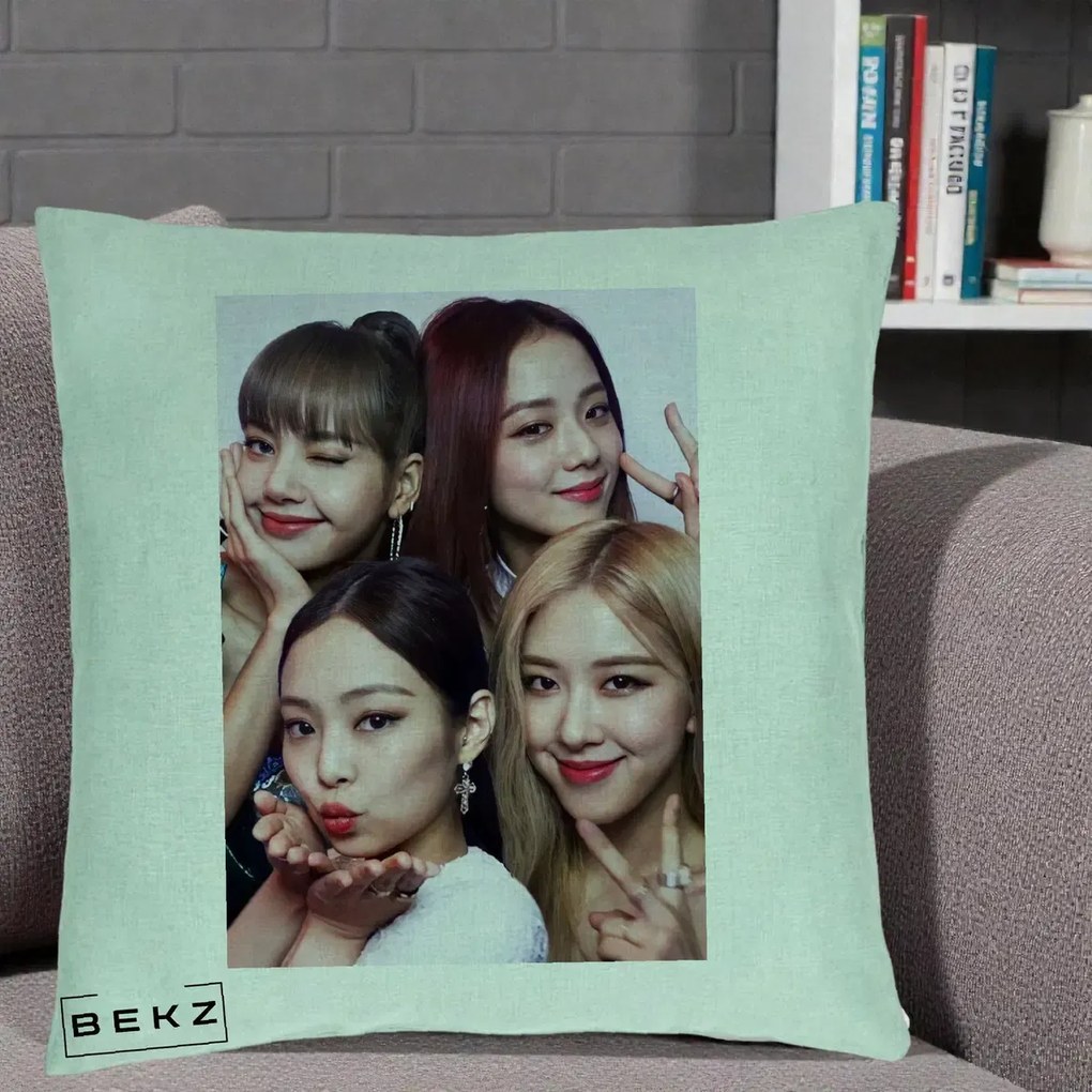 Perna Personalizata K-pop BLACKPINK Foto Grup Selfie 4 Membre, 40x40 cm, Verde Menta, Husa Detasabila, Perna Inclusa, BEKZ®