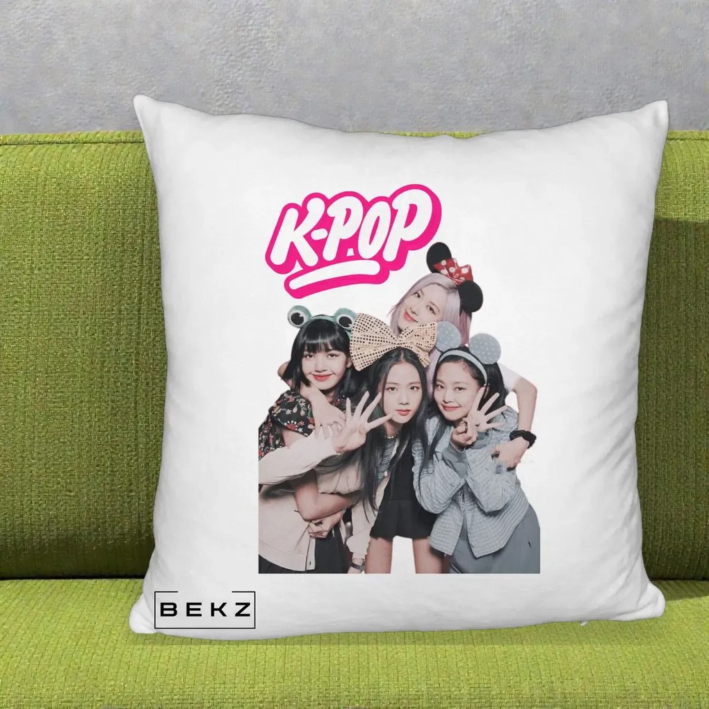 Perna Personalizata BLACKPINK K-Pop Grup Pozitii Amuzante, 40x40 cm, Alb Pufos, Husa Detasabila, Perna Inclusa, BEKZ®