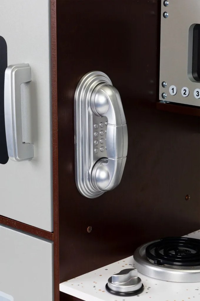 Bucătărie pentru copii din lemn cu dulapuri și frigider