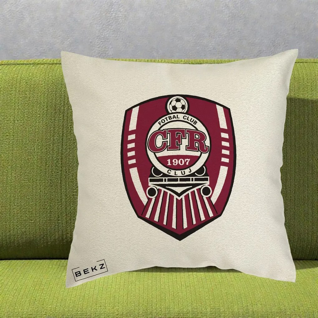 Perna Personalizata CFR Cluj Fotbal Club 1907, 40x40 cm, Ecru, Husa Detasabila, Perna Inclusa, BEKZ®