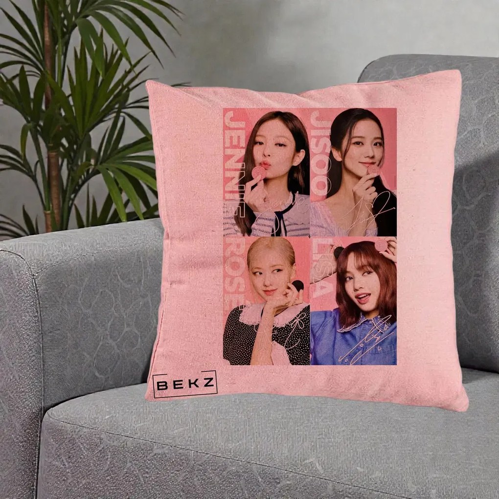 Perna Personalizata K-pop BLACKPINK Colaj 4 Portrete cu Semnature, 40x40 cm, Roz, Husa Detasabila, Perna Inclusa, BEKZ®