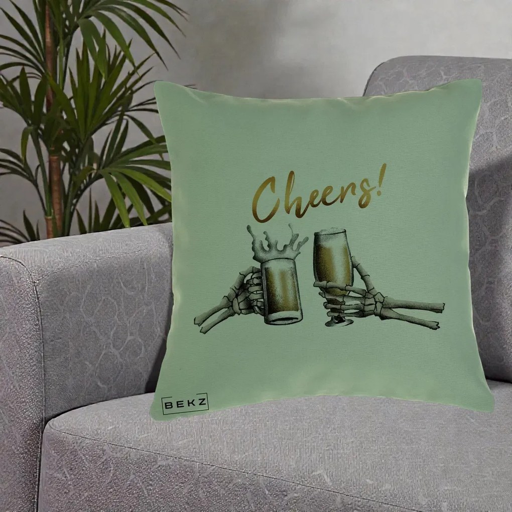 Perna Decorativa Halloween Cheers Schelete cu Bere, 40x40 cm, Verde, Husa Detasabila, Perna Inclusa, BEKZ®