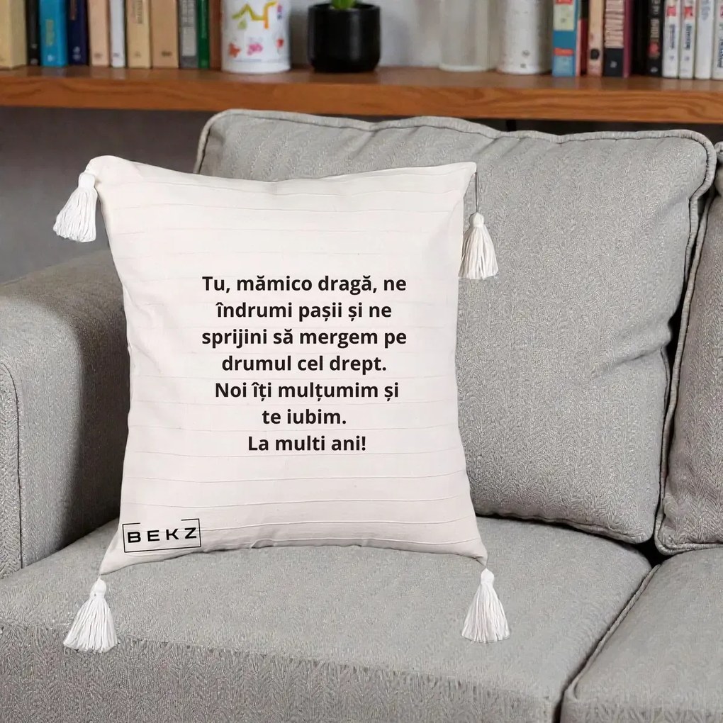 Cadou pentru Mama - Perna Personalizata Mamico Draga Te Iubim La Multi Ani cu Text Negru, 40x40 cm, Bej cu Franjuri, Husa Detasabila, Perna Inclusa, BEKZ®