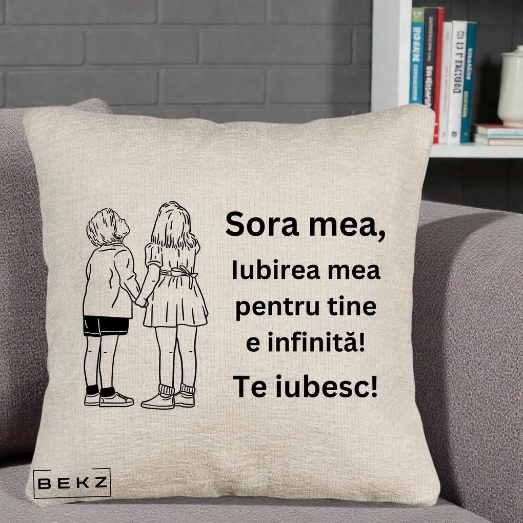 Cadou pentru Sora - Perna Personalizata Sora Mea Te Iubesc Copii Tinand Maini Line Art, 40x40 cm, Bej Canapea, Husa Detasabila, Perna Inclusa, BEKZ®