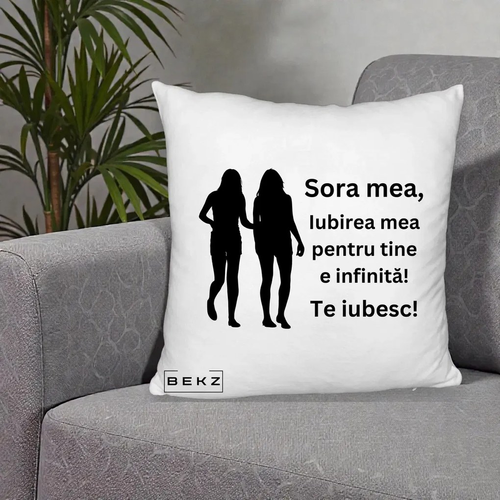 Cadou pentru Sora - Perna Personalizata Sora Mea Te Iubesc Siluete Negre Tinand Maini, 40x40 cm, Alb Pufos, Husa Detasabila, Perna Inclusa, BEKZ®