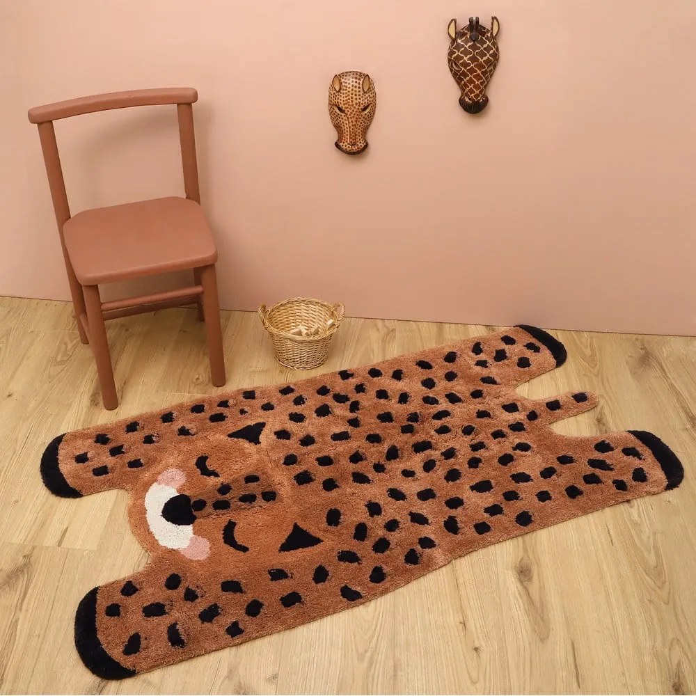 Covor din bumbac lucrat manual pentru copii Nattiot Little Cheetah, 65 x 125 cm