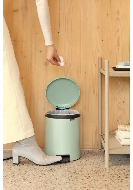 Cos de gunoi cu pedala Brabantia NewIcon 1008839, 5 L, Inchidere lina, Baza antiderapanta, Verde deschis