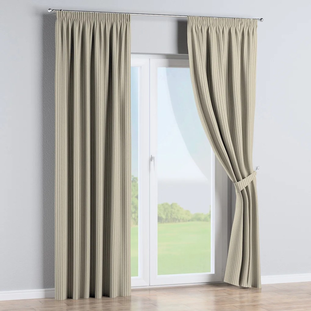 Perdea cu bandă de pliuri
