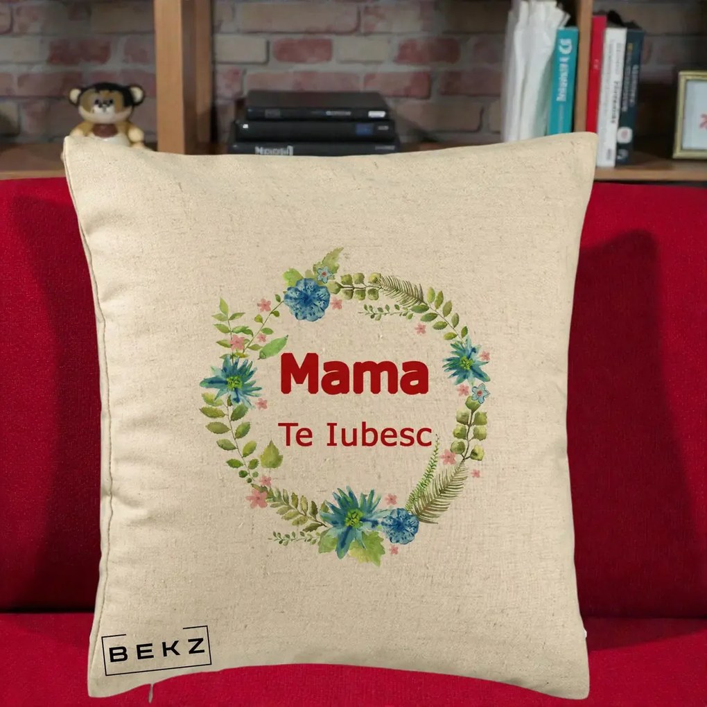 Cadou pentru Mama - Perna Personalizata Mama Te Iubesc Flori Albastre, 40x40 cm, Bej, Husa Detasabila, Perna Inclusa, BEKZ®