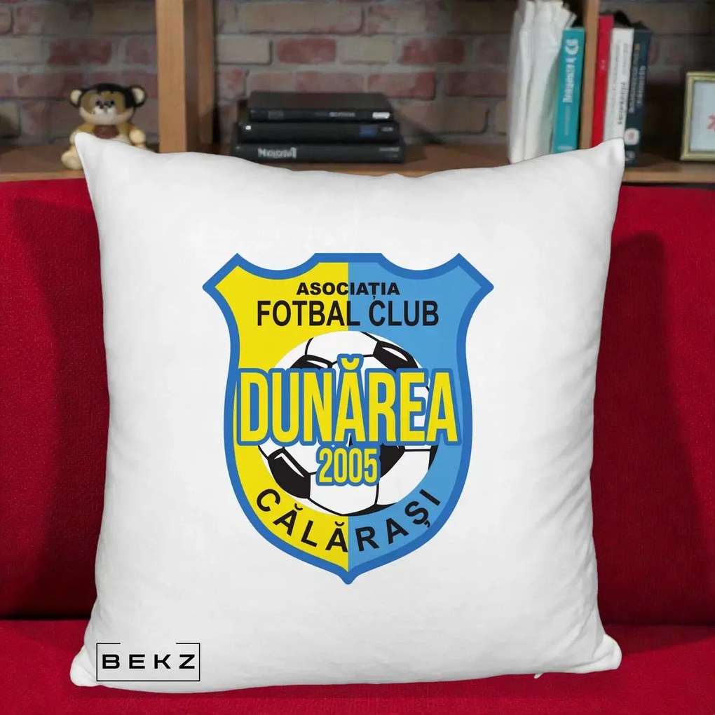Perna Personalizata AFC Dunarea Calarasi 2005 Fotbal, 40x40 cm, Alb Pufos, Husa Detasabila, Perna Inclusa, BEKZ®