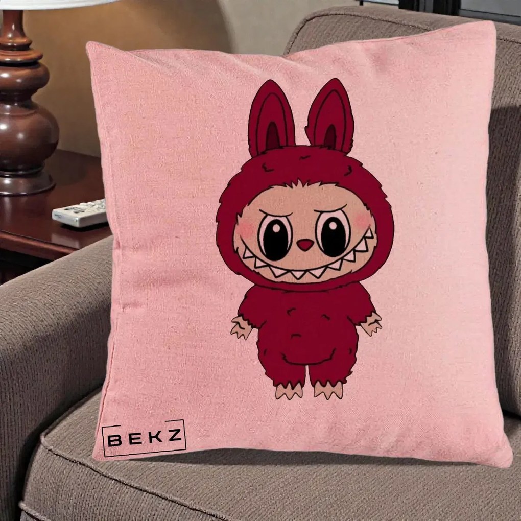Perna Personalizata Labubu Rosu-Visiniu Solo, 40x40 cm, Roz, Husa Detasabila, Perna Inclusa, BEKZ®