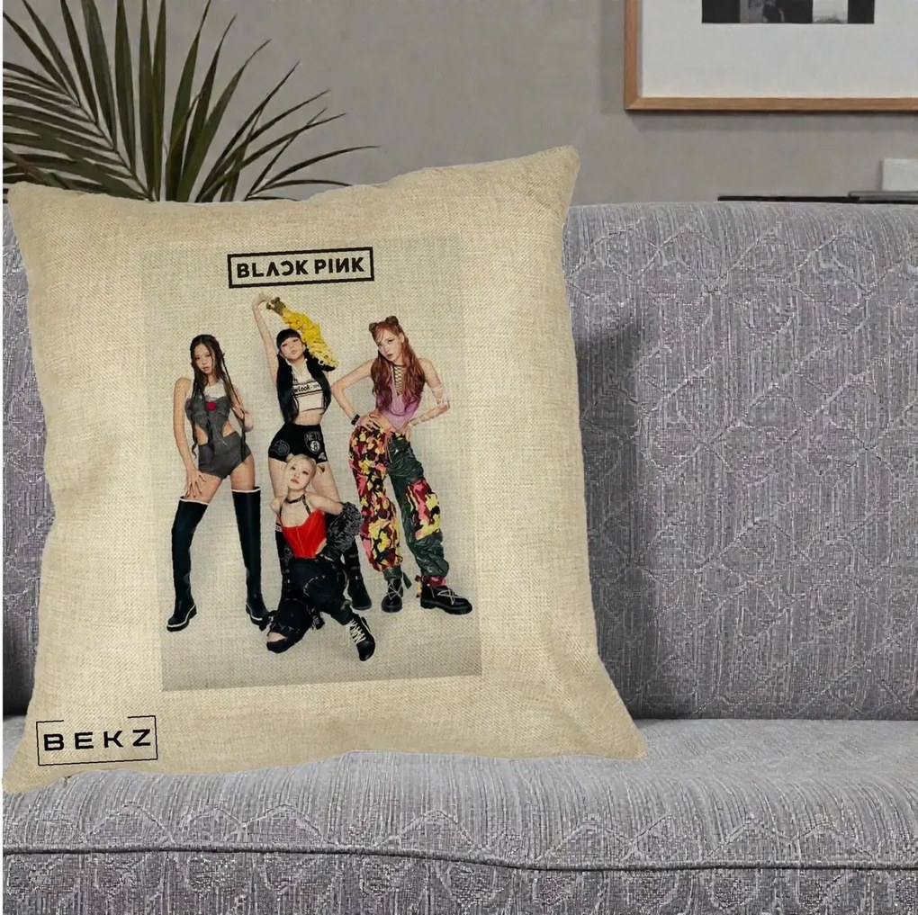 Perna Personalizata K-pop BLACKPINK Fotografie Grup Tinute Edgy, 40x40 cm, Crem, Husa Detasabila, Perna Inclusa, BEKZ®
