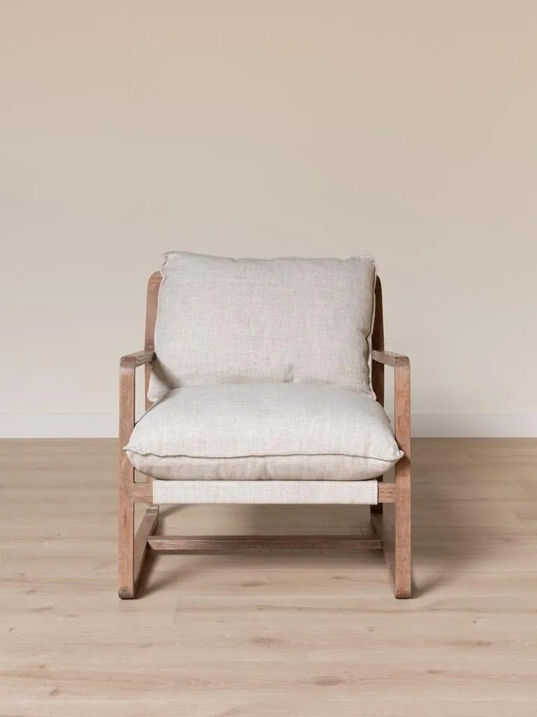 Fotoliu lounge bej din stofă de in organic cu structură din lemn de stejar, „Serene”