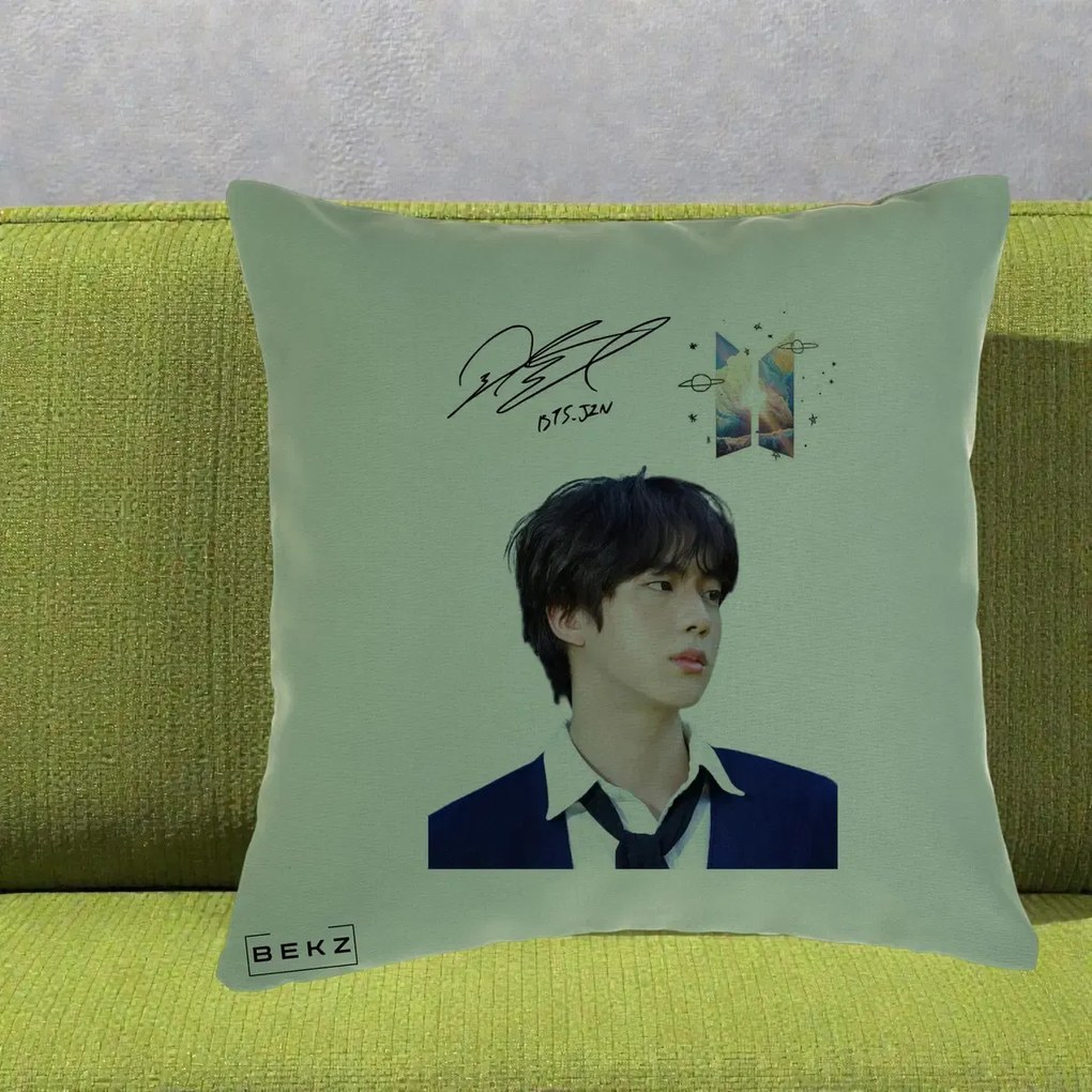 Perna Personalizata K-pop BTS Jin Portret Tinuta Albastra Autograf, 40x40 cm, Verde, Husa Detasabila, Perna Inclusa, BEKZ®