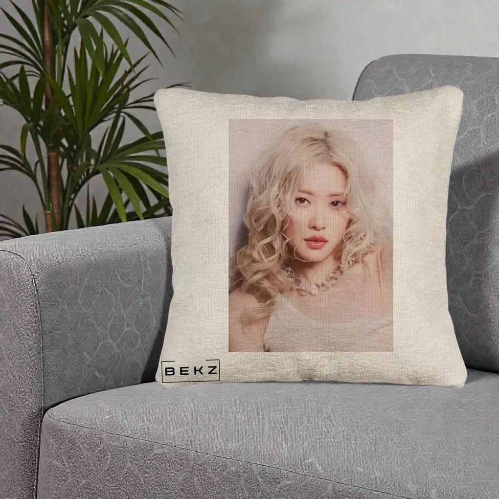 Perna Personalizata K-pop BLACKPINK Rose, 40x40 cm, Bej Canapea, Husa Detasabila, Perna Inclusa, BEKZ®