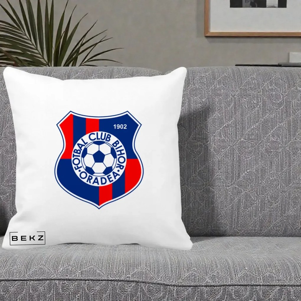 Perna Personalizata FC Bihor Oradea 1902 Fotbal, 40x40 cm, Alba Mata, Husa Detasabila, Perna Inclusa, BEKZ®