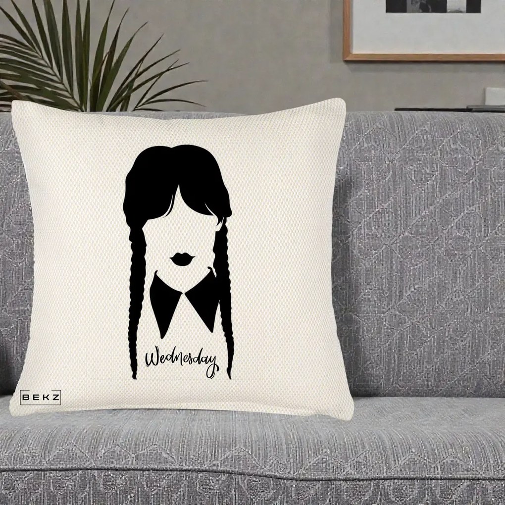 Perna Personalizata Wednesday Addams Silueta Alb-Negru, 40x40 cm, Crem Reliefat, Husa Detasabila, Perna Inclusa, BEKZ®