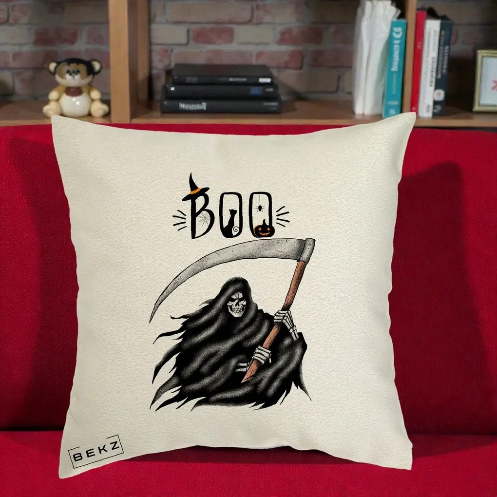 Perna Decorativa Halloween Boo Grim Reaper cu Coasa, 40x40 cm, Ecru, Husa Detasabila, Perna Inclusa, BEKZ®
