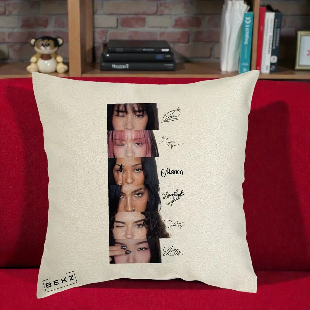 Perna Personalizata K-pop KATSEYE Semnaturi fara Foto, 40x40 cm, Ecru, Husa Detasabila, Perna Inclusa, BEKZ®
