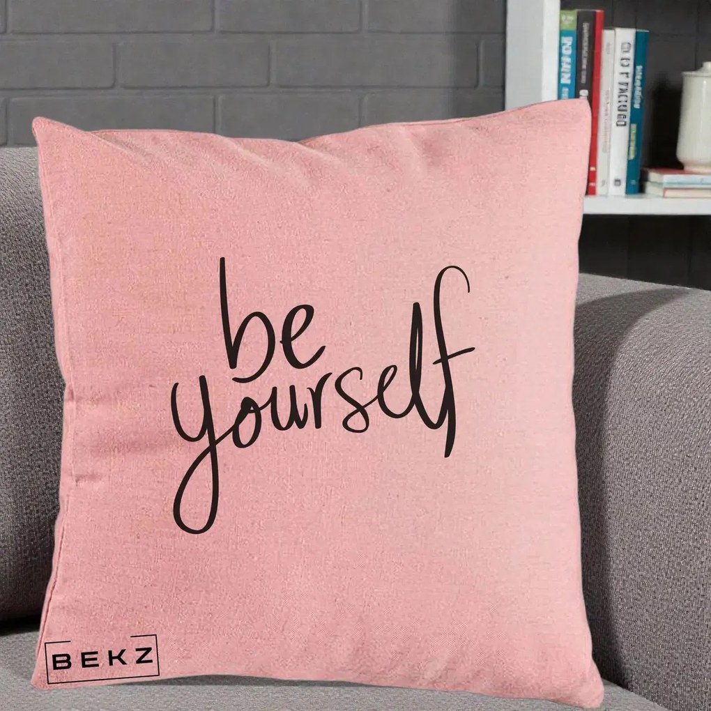 Perna Decorativa Be Yourself Caligrafie Neagra, 40x40 cm, Roz, Husa Detasabila, Perna Inclusa, BEKZ®