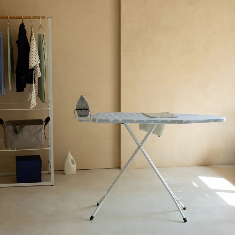 Masa de calcat Brabantia B 1005617, 124x38 cm, 7 pozitii de reglare, Suport fier de calcat, Albastru deschis