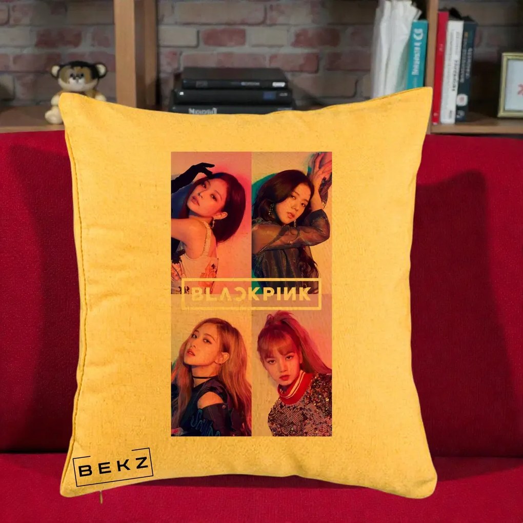 Perna Personalizata K-pop BLACKPINK Poster Colaj 4 Membre Violet Roz, 40x40 cm, Galben, Husa Detasabila, Perna Inclusa, BEKZ®