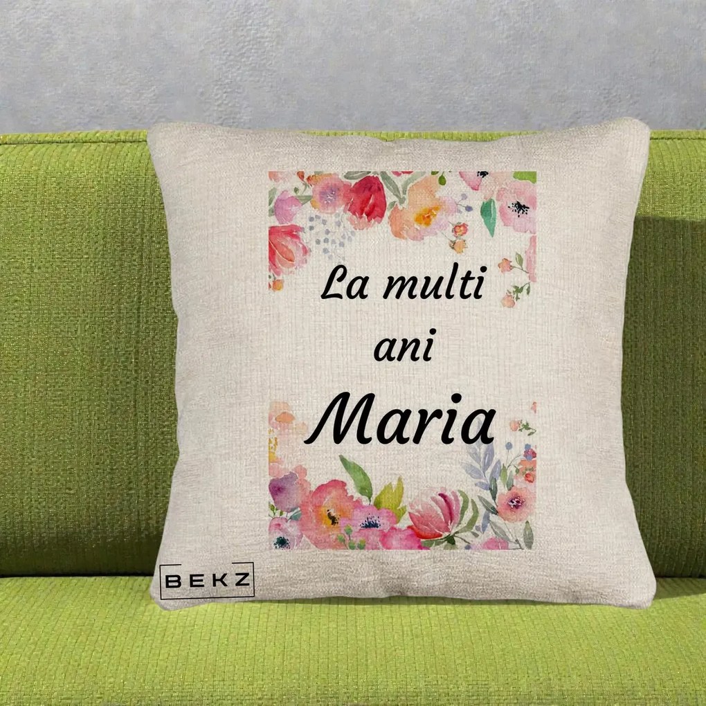 Cadou de Onomastica - Perna Personalizata La Multi Ani Maria Flori Acuarela, 40x40 cm, Bej Canapea, Husa Detasabila, Perna Inclusa, BEKZ®