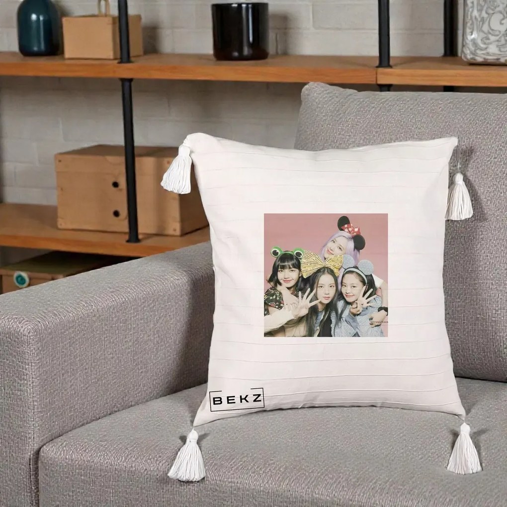 Perna Personalizata K-pop BLACKPINK Accesorii Haioase, 40x40 cm, Bej cu Franjuri, Husa Detasabila, Perna Inclusa, BEKZ®