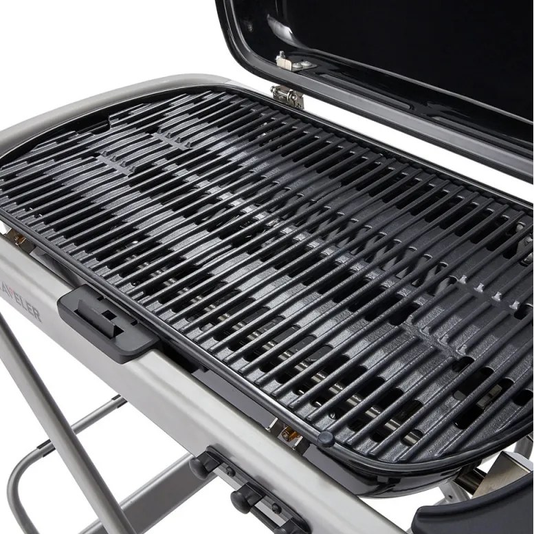 Gratar portabil pe gaz Weber Traveler WB 9010075, 3.5 kW, 63.5x34.3 cm, Grill emailat, Arzator otel inoxidabil, 2 roti, Negru/Argintiu