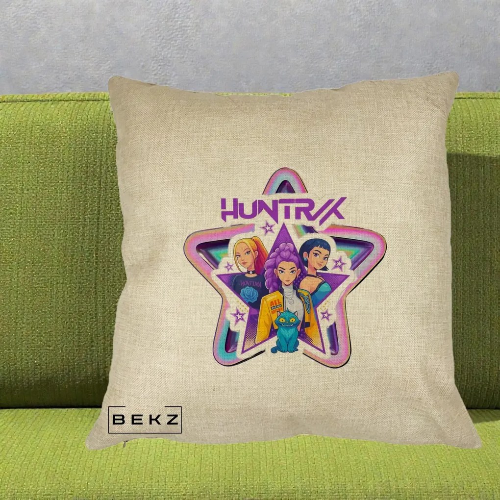 Perna Personalizata K-pop HUNTRX Trio Stea cu Pisica, 40x40 cm, Crem, Husa Detasabila, Perna Inclusa, BEKZ®