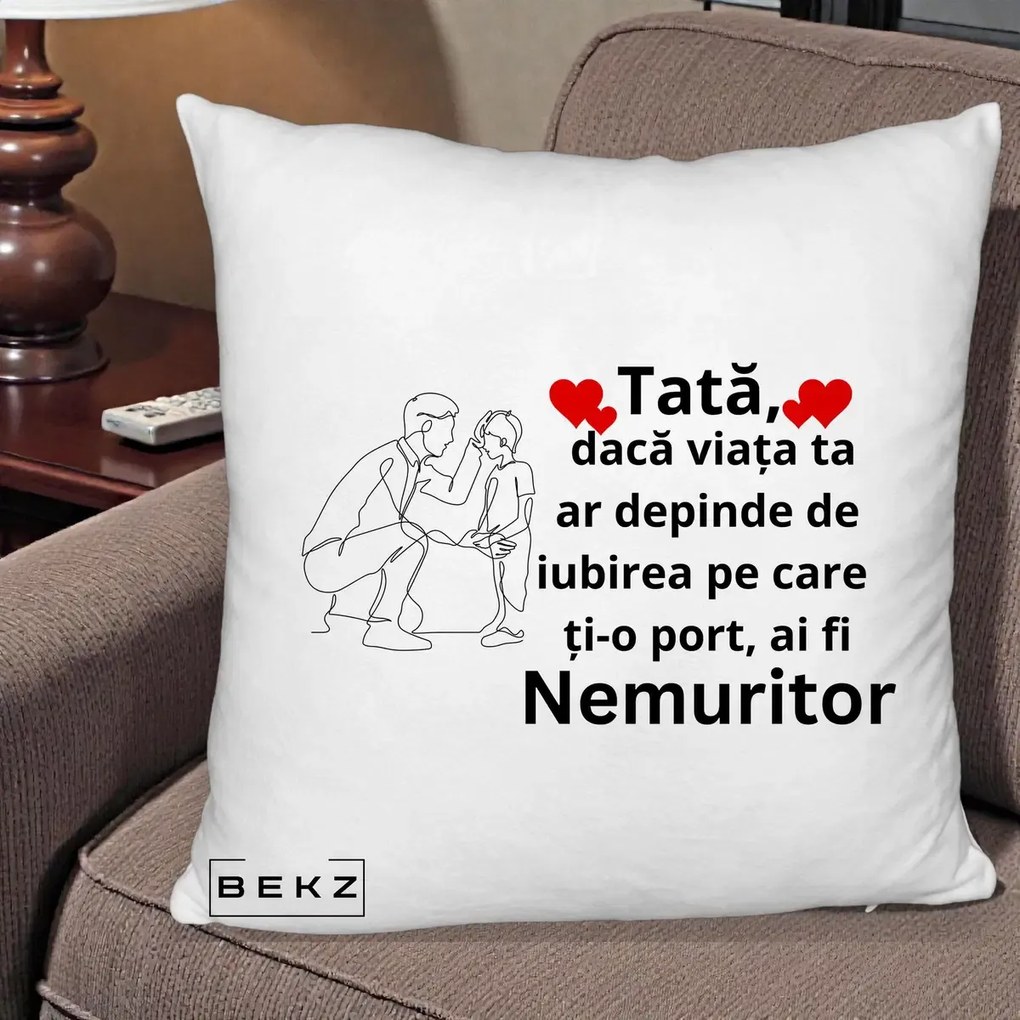 Cadou pentru Tata - Perna Personalizata Tata Nemuritor cu Inimi Rosii, 40x40 cm, Alb Pufos, Husa Detasabila, Perna Inclusa, BEKZ®