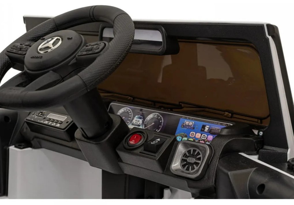 Masinuta Electrica cu acumulator pentru copii NOVOKIDS™ Mercedes G63 AMG , Roti din Cauciuc EVA, Melodii si USB , 3-8 ani , usi cu deschidere ,