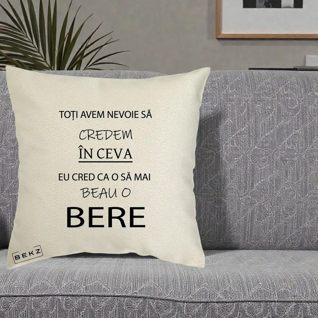 Perna Decorativa Eu Cred ca mai Beau o Bere, 40x40 cm, Ecru, Husa Detasabila, Perna Inclusa, BEKZ®