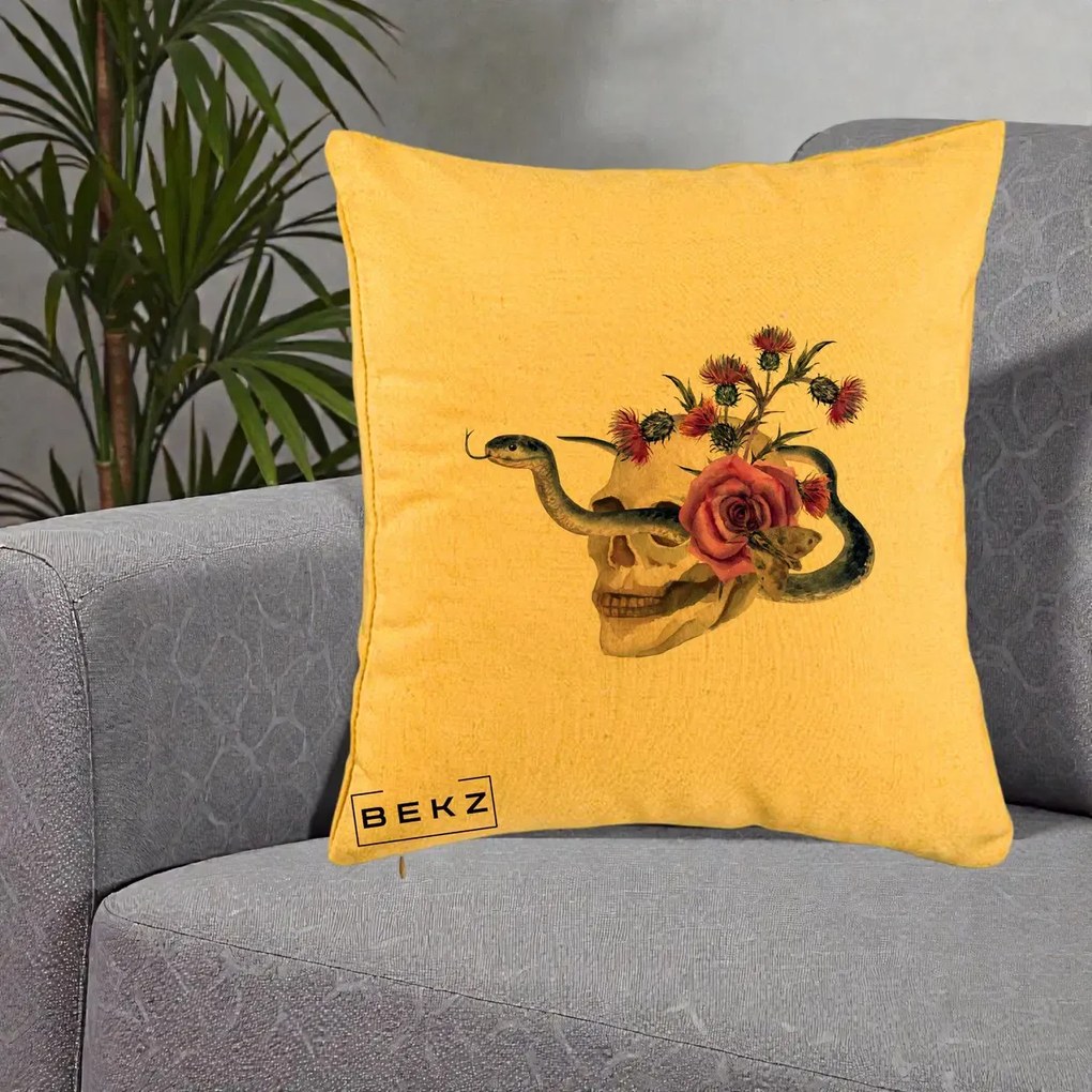 Perna Decorativa Craniu cu Sarpe si Trandafiri Gothic, 40x40 cm, Galben, Husa Detasabila, Perna Inclusa, BEKZ®