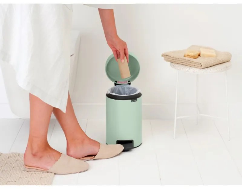 Cos de gunoi cu pedala Brabantia NewIcon 1008835, 3 L, Inchidere lina, Baza antiderapanta, Verde deschis