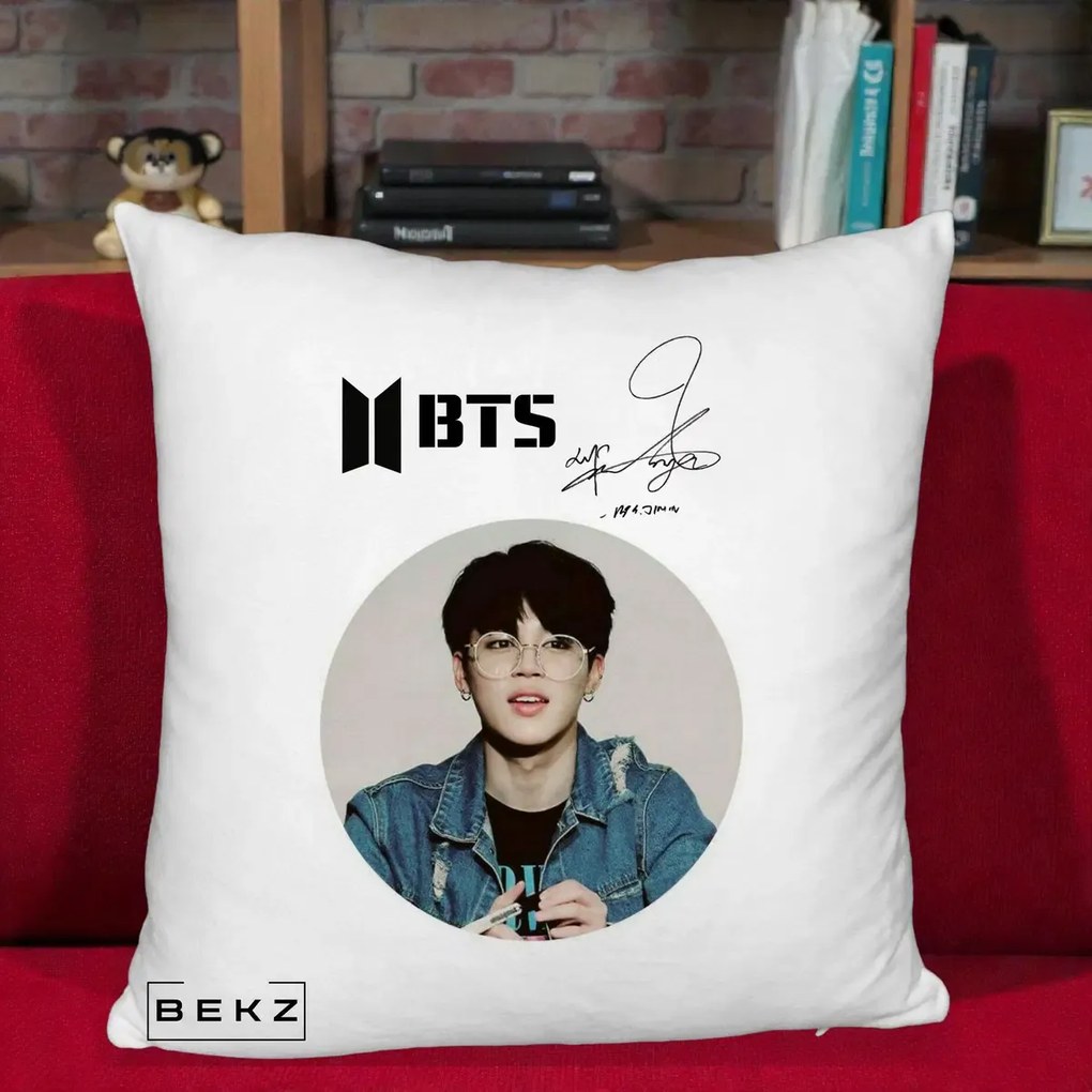 Perna Personalizata K-pop BTS Jimin Portret Cerc Autograf Geaca, 40x40 cm, Alb Pufos, Husa Detasabila, Perna Inclusa, BEKZ®