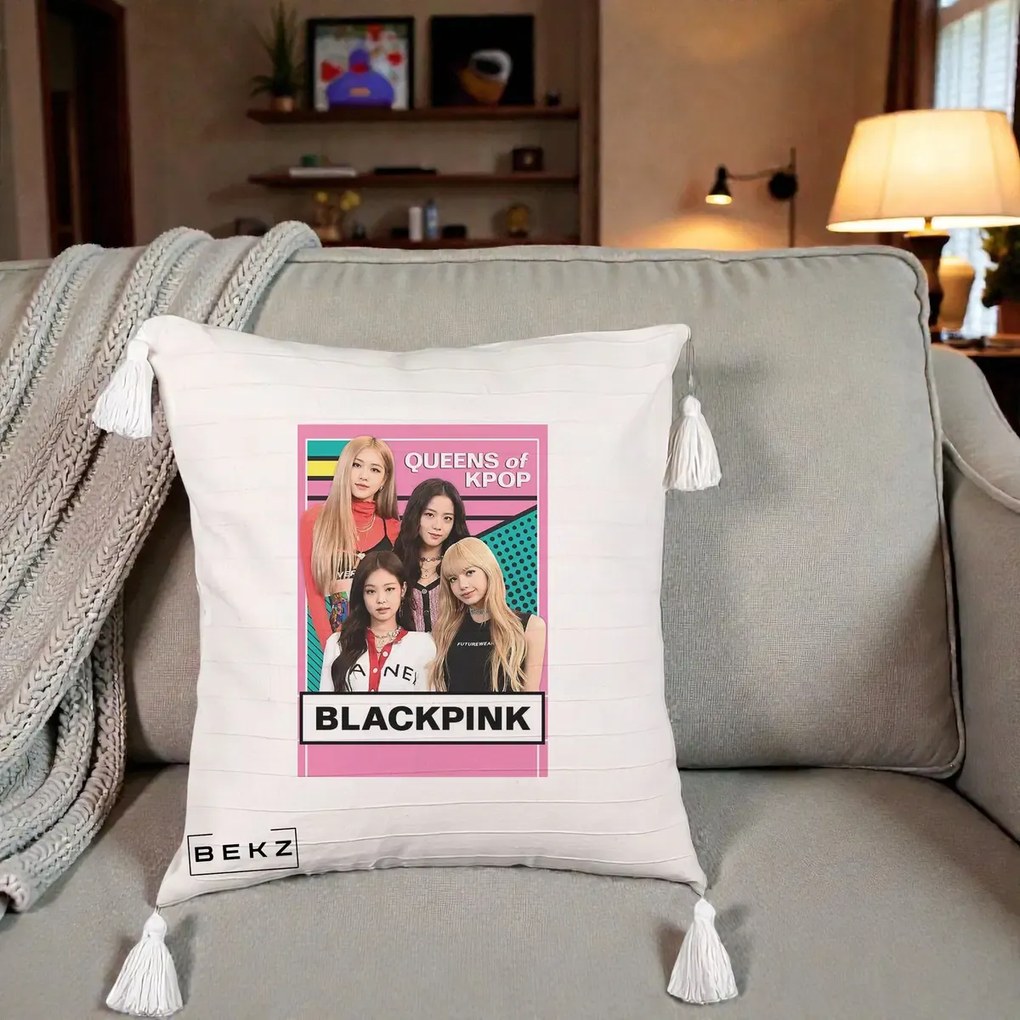 Perna Personalizata BLACKPINK Queens of Kpop, 40x40 cm, Bej cu Franjuri, Husa Detasabila, Perna Inclusa, BEKZ®