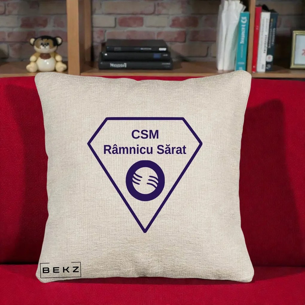 Perna Personalizata CSM Ramnicu Sarat Fotbal, 40x40 cm, Bej Canapea, Husa Detasabila, Perna Inclusa, BEKZ®