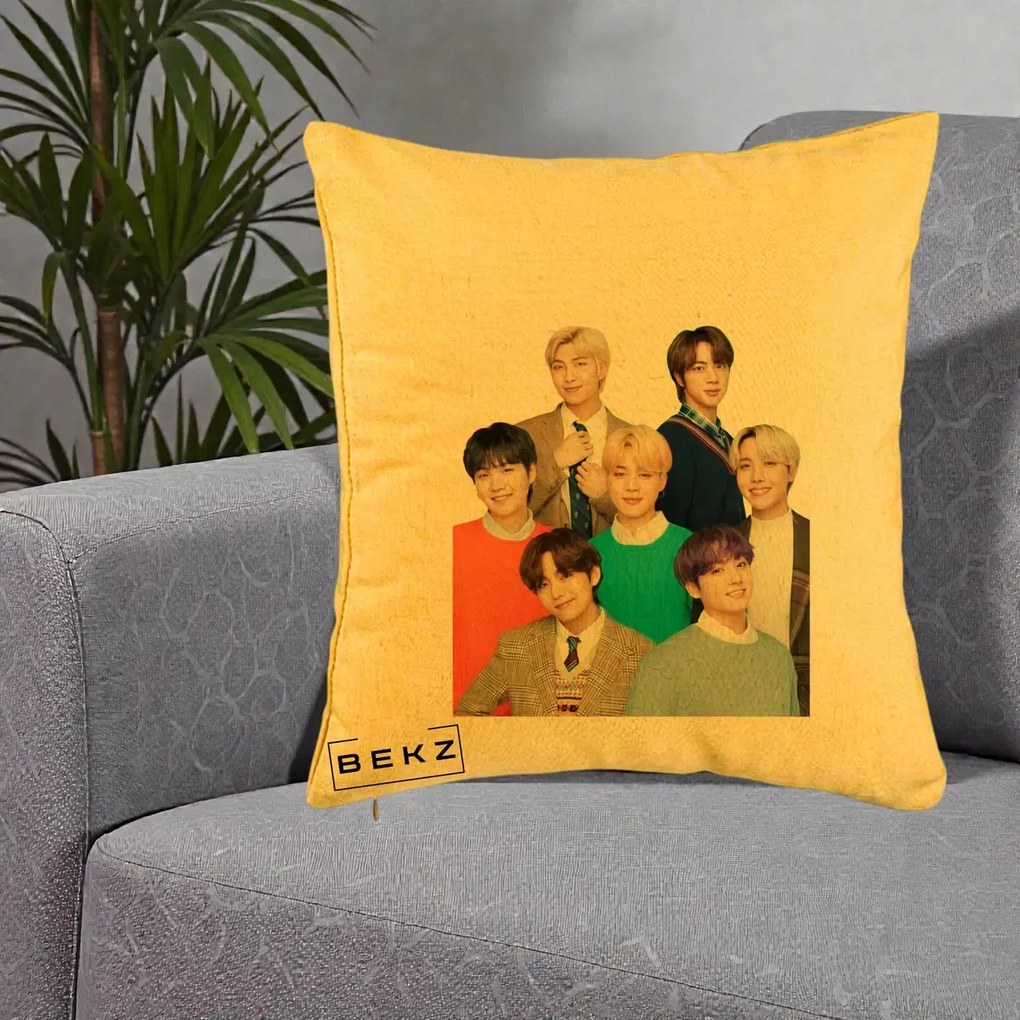 Perna Personalizata K-pop BTS Fotografie Grup Tinute Elegante, 40x40 cm, Galben, Husa Detasabila, Perna Inclusa, BEKZ®