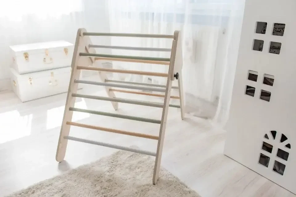 Triunghi Pikler montessori kaki cu rampa