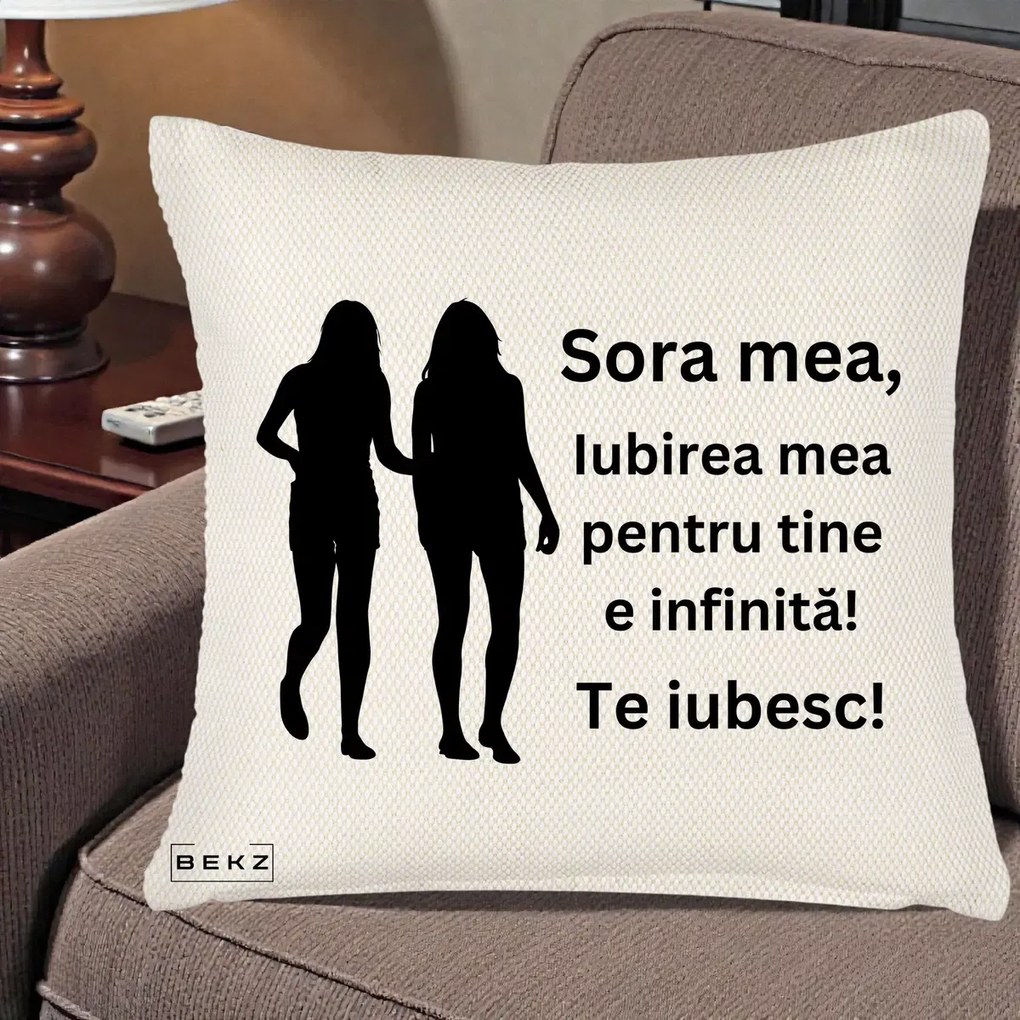 Cadou pentru Sora - Perna Personalizata Sora Mea Te Iubesc Siluete Negre Tinand Maini, 40x40 cm, Crem Reliefat, Husa Detasabila, Perna Inclusa, BEKZ®