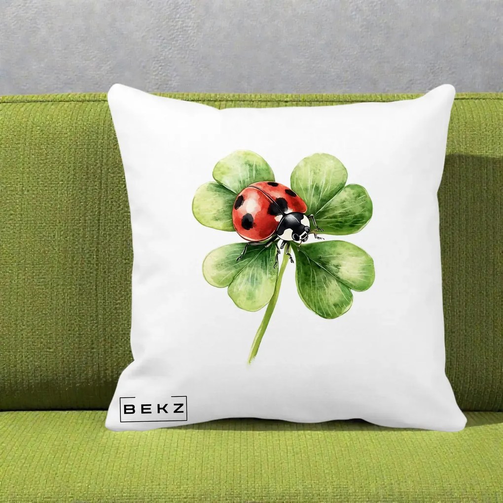 Perna Decorativa Buburuza Norocoasa pe Trifoi cu Patru Foi, 40x40 cm, Alba Mata, Husa Detasabila, Perna Inclusa, BEKZ®