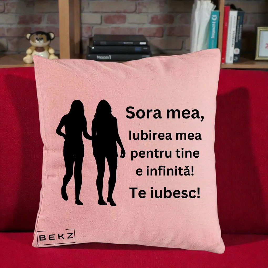 Cadou pentru Sora - Perna Personalizata Sora Mea Te Iubesc Siluete Negre Tinand Maini, 40x40 cm, Roz, Husa Detasabila, Perna Inclusa, BEKZ®