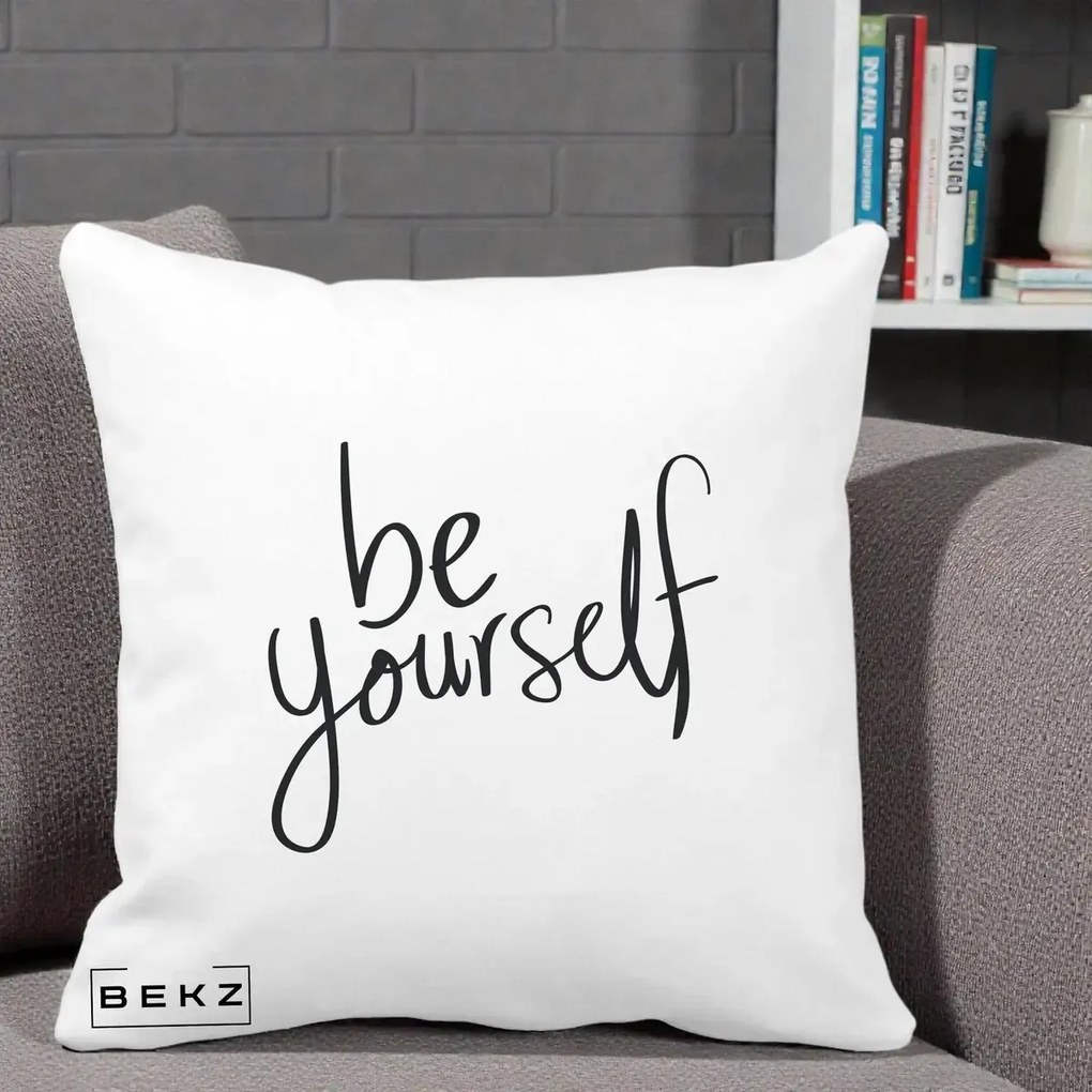 Perna Decorativa Be Yourself Caligrafie Neagra, 40x40 cm, Alba Mata, Husa Detasabila, Perna Inclusa, BEKZ®