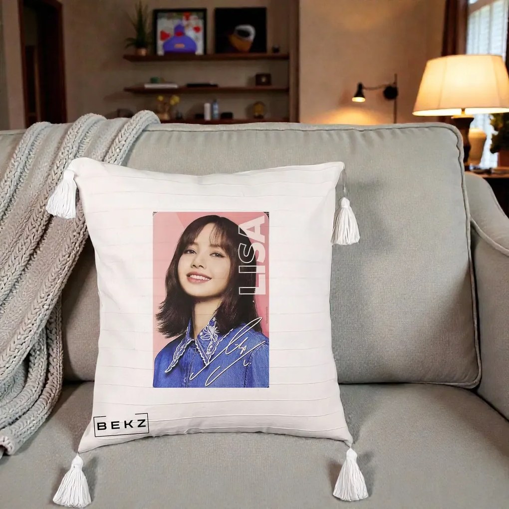 Perna Personalizata K-pop BLACKPINK Lisa cu Semnatura, 40x40 cm, Bej cu Franjuri, Husa Detasabila, Perna Inclusa, BEKZ®