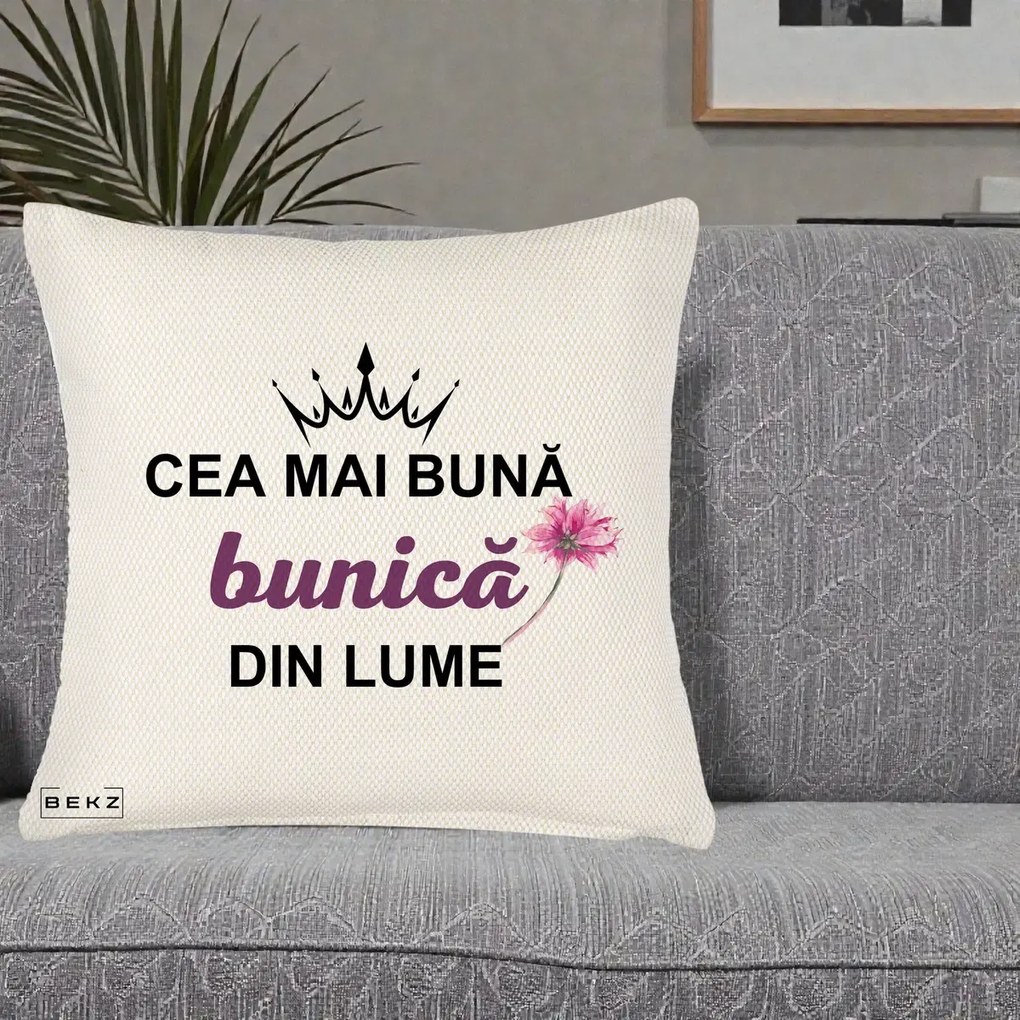 Cadou pentru Bunica - Perna Personalizata Cea Mai Buna Bunica Din Lume Coroana Mov Floare Roz, 40x40 cm, Crem Reliefat, Husa Detasabila, Perna Inclusa, BEKZ®