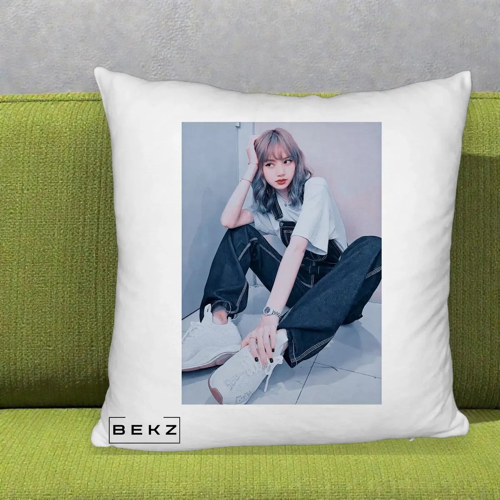 Perna Personalizata K-pop BLACKPINK Lisa, 40x40 cm, Alb Pufos, Husa Detasabila, Perna Inclusa, BEKZ®