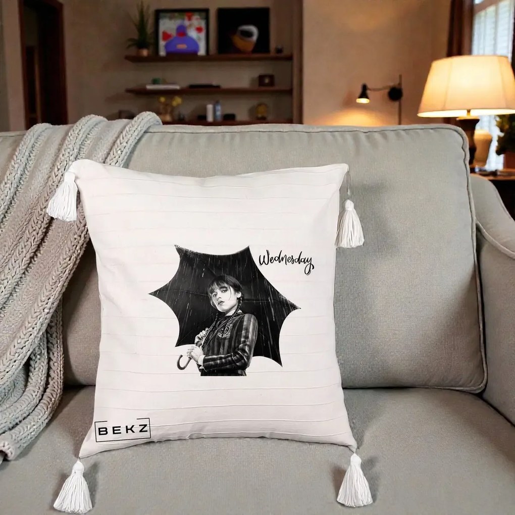 Perna Personalizata Wednesday Addams cu Umbrela Foto, 40x40 cm, Bej cu Franjuri, Husa Detasabila, Perna Inclusa, BEKZ®