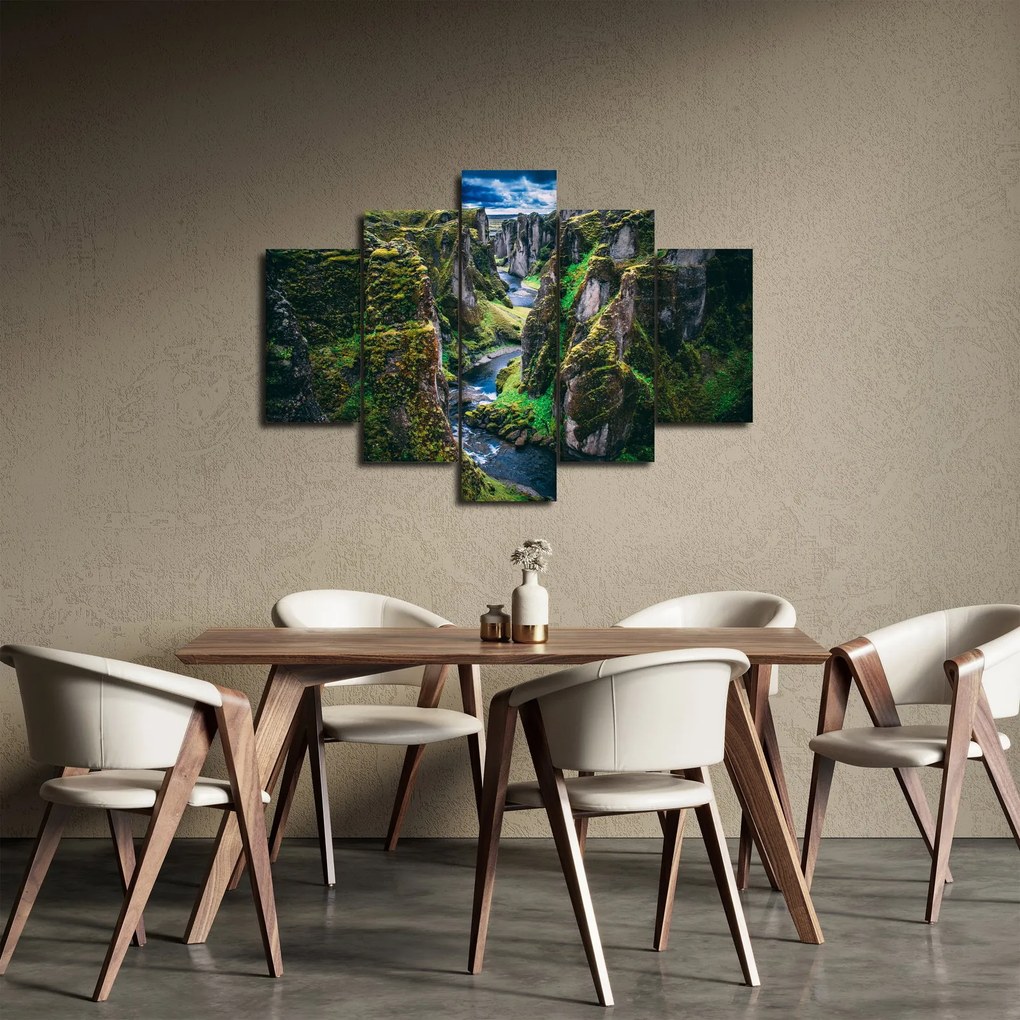 Tablou - Râu într-o vale stâncoasă (150x105 cm)