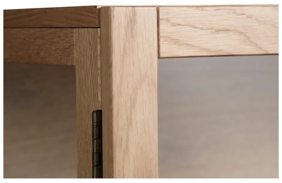 Vitrină în culoare naturală din lemn masiv de stejar 190x90 cm Elba – Unique Furniture